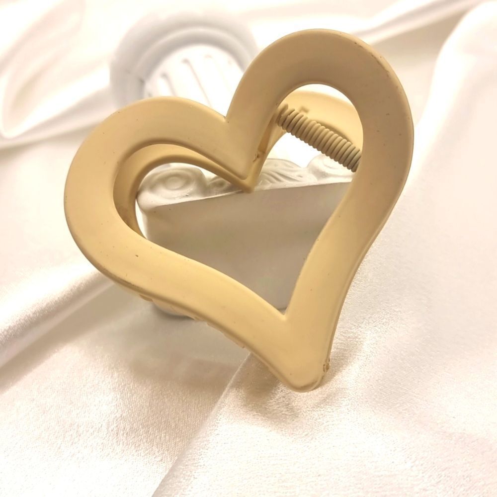 Khaki Heart hair claw clip | NWOT